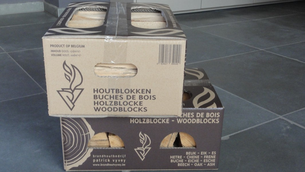 Kartonnen doos met brandhout beuk/eik/es 10 dm3