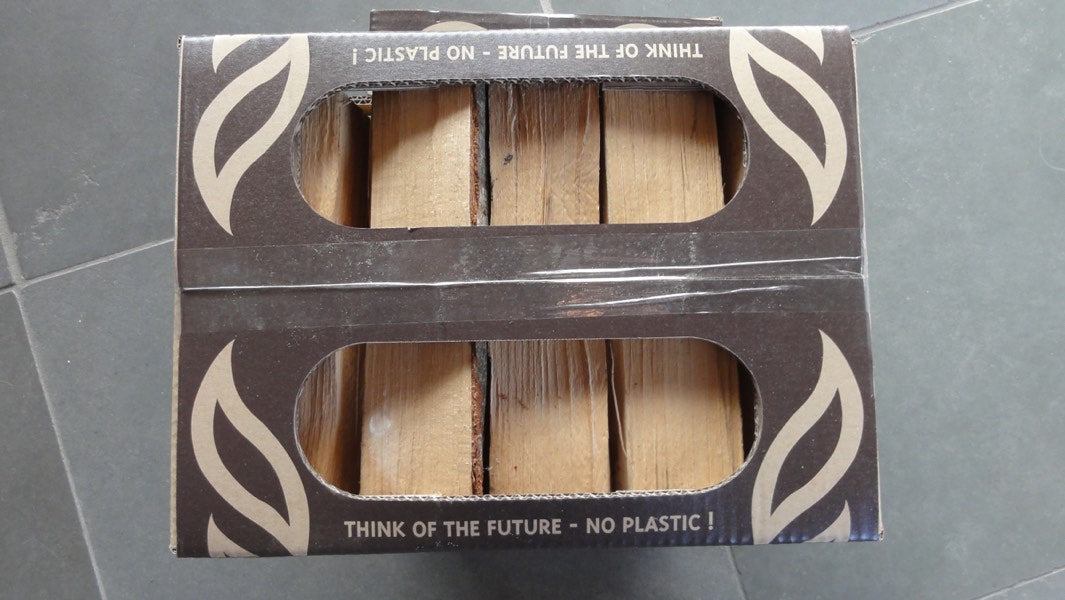 Kartonnen doos met brandhout beuk/eik/es 10 dm3